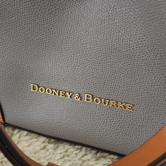 NWOT Dooney & BourkeEssex Carrier Saddle Tan and Coffee Hobo 🤎🐎